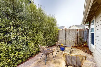 Image de 5 Minutes to Beach Stylish Arroyo Grande Home with Hot Tub, Sundeck, Firepit
