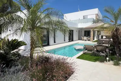 Image de chalet designer de luxe pour 8 personnes avec piscine chauffée