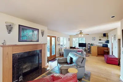 Image de Infinity Ranch: Wooded Retreat on 7 Acres w/ Continuous Wave Pool & Hot Tub