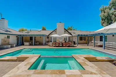 Image de High-end Wine Country estate - private pool & hot tubs, pool table, & pickleball