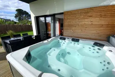 Image de Carantec maison 4 étoiles avec jardin et jacuzzi privatif