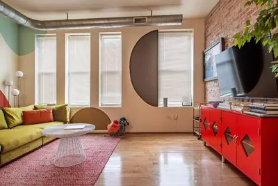 Colorful & Quirky 2-Br Loft w/Private Deck | Mica, Jh & Ummc