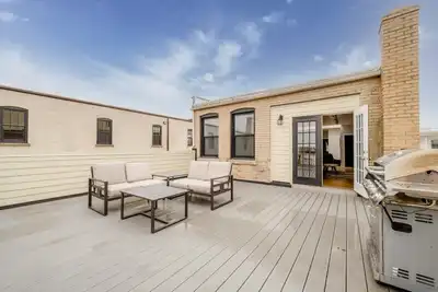 Image de (Two Night Minimum! ) Three Oaks Charmer Right In Downtown!