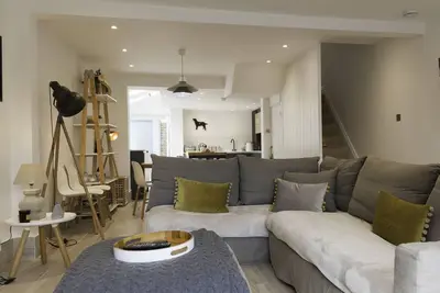 Image de Stylish Coastal Living |  Prime Location |  Garden