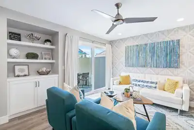 Image de Newly renovated condo, closest walk to theme parks - pools & hot tub on-site