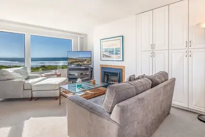 Image de Beachfront living near Santa Cruz fun! 28 min drive