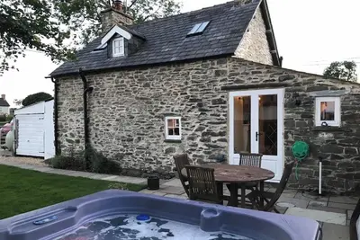 Image de Beautiful detached Welsh country cottage