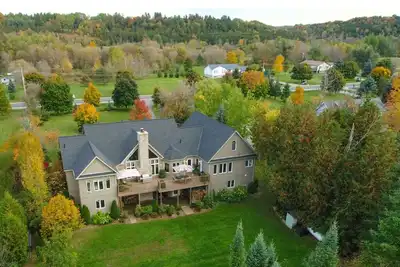 Image de Elegant Bungalow In The Prestigious Village Of Hockley