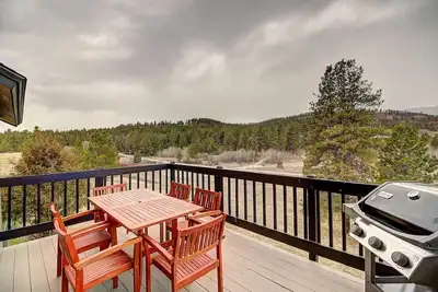 Hilltop Escape w/ Hot Tub and Pool Table