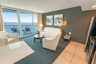 Image de Brand New Oceanfront Honeymoon Suite, Pools, Views