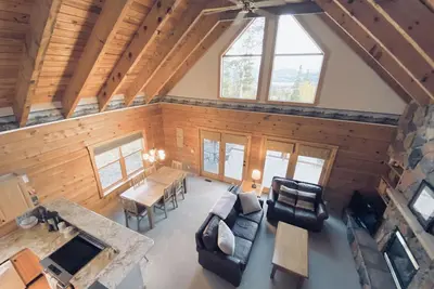 Mountain home, spectacular views, great location!