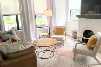 Image de 🏠Modern 1 Bedroom Apartment Historic District Sleeps 4 Walkable to Downtown