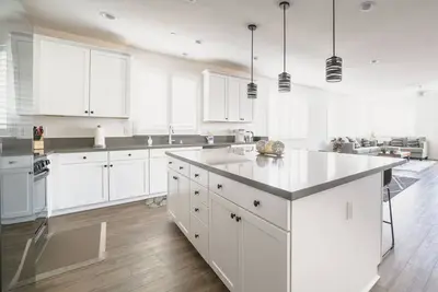 Image de *Queen Suite by hospital & Uc w\/Private Bathroom*