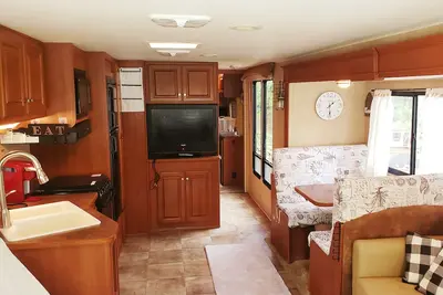 Image de Sumerduck Farmhouse style Rv * firepit * countryside