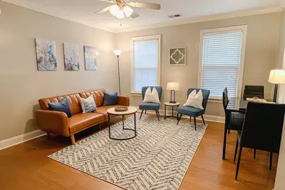 Image de Cozy cottage just steps from the University of Memphis