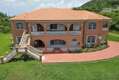 Image de crystal hilltop villa