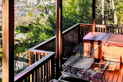 Image de Relaxing Cabin Getaway, Sleep 4・Hot Tub・Grill・Deck