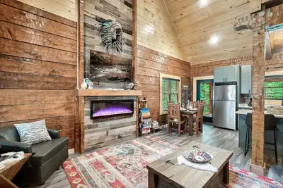 Image de Barkin’ at the Moon — Pet‑Friendly Smoky Mountain Cabin w/ Pool & Hot Tub