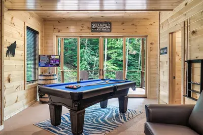 Image de Howlin’ at the Moon —Pool, Hot Tub, Game Room +Pet‑Friendly Cabin, Smoky Mountains