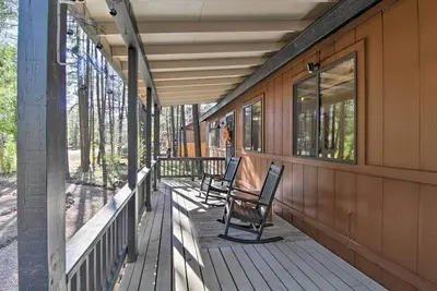Image de Fireplace, Deck & Grill: Pinetop Cabin Rental!