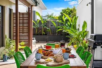 Image de Little Fern House a Tropical Beach Hideaway Mudjimba, Sunshine Coast 🛫 5 mins