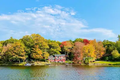 Image de Cozy Castleton Cabin with Fire Pit + Water Access!
