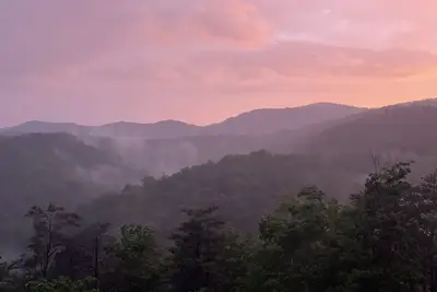 Image de New chalet, Indoor Pool, Theater, Game Room, Lg Decks, Views, 10 min 2 Pigeon F.