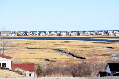 Image de Ocean View Condo - 3 min from beach! Location, Location, Location!