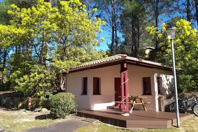 Image de maisonnette avec terrasse proche plages et pistes cyclables