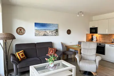 Image de Haus Strandläufer - vacation apartment for 2 people on the North Sea dike