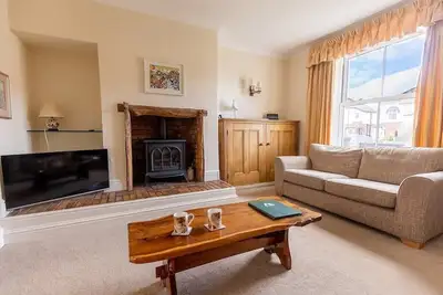 Image de Fir Tree Cottage // Cosy 3 Bed Cottage In Penrhyn Bay With Sea Views, Access To
