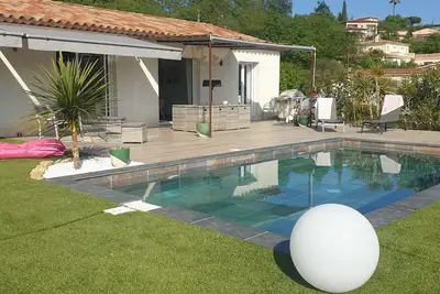 Image de Villa 4 chambres plain pied au Calme 140m2. Piscine + Jardin 3000m2