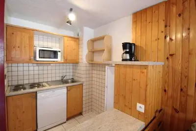 Wifi, 100m du centre station, 1er étage, vue village, balcon, parking, télévision, casier à ski