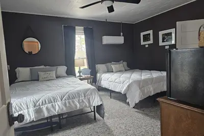 Image de The Cottage Room has 2 queen beds and private bathroom