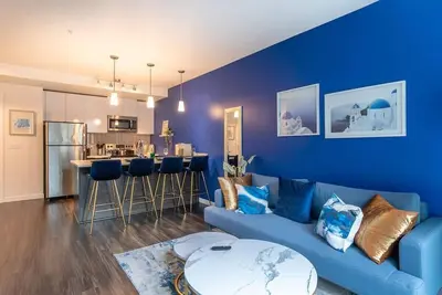 Image de Paid Garage Parking- King Bed-Balcony W/D 55\" Tv