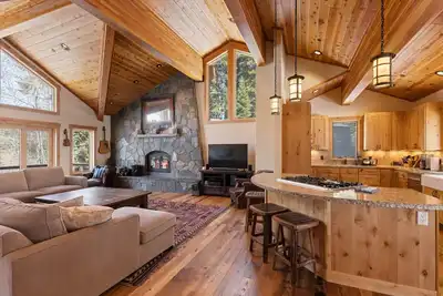 Image de Alpine Diamond - Hot Tub, Pet Friendly, Shuttle to Slopes
