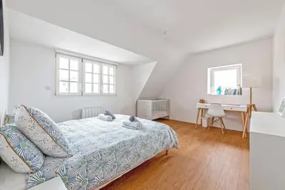 Image de Hyper-center, typical \"Breton\" house by harbor & beach