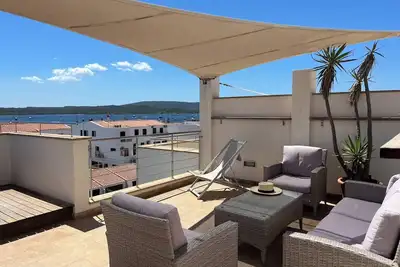 Image de Maison de luxe avec piscine et vue mer