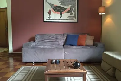 Image de Spacious apartment close to hospitals, shops and subway.