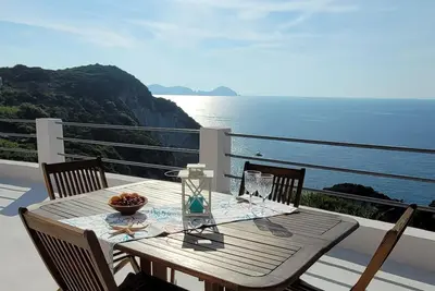 Image de The terrace by the sea