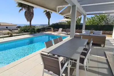 Image de Superbe villa moderne. Piscine. Magnifiques vues plage de Son Bou. Plages Ă pieds