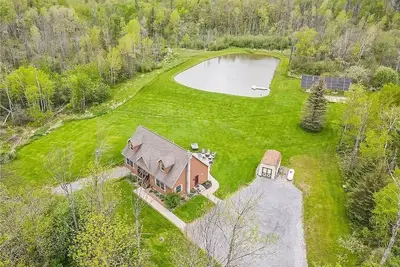 Image de Dog friendly Retreat on 6 Private Acres in the Finger Lakes Region