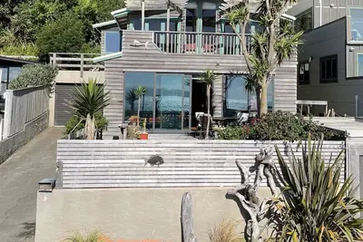 Image de Sunny Beach Front House