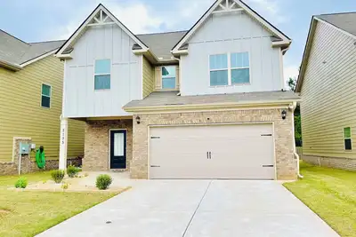 Beautiful New Cozy Home in a Gated Community