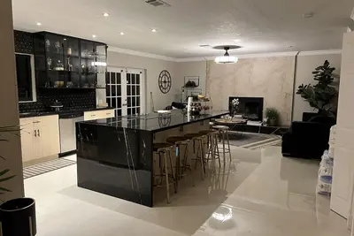 Image de Beautiful one acre Estate 4/3 minutes