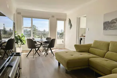 Bright Manly apartment opposite Harbour with views