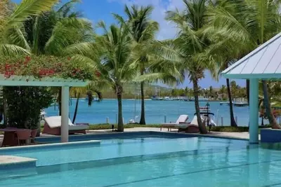 Image de Romantic Escape with Stunning Pools & Sunset Views
