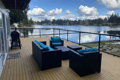 Image de Private waterfront houses, low dock