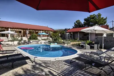 Image de Maison de vacances avec piscine privיe et jardin