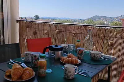 Image de Hyères, Appartement Duplex 10 min de la plage, 2 suites indépendantes, vue mer